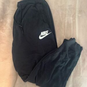 Nike Black Sweatpants with Elastic Cuffs and Relaxed Fit